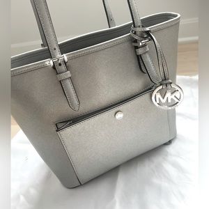 Michael Kors silver metallic handbag Excellent Condition